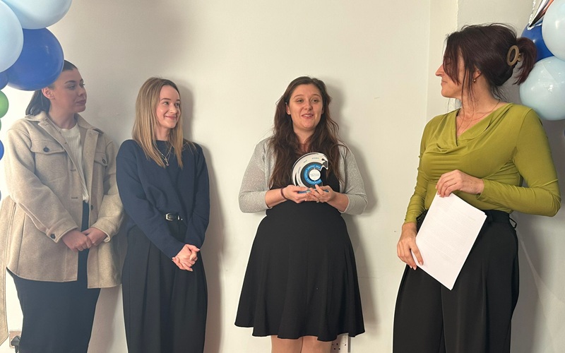 Hannah with her award